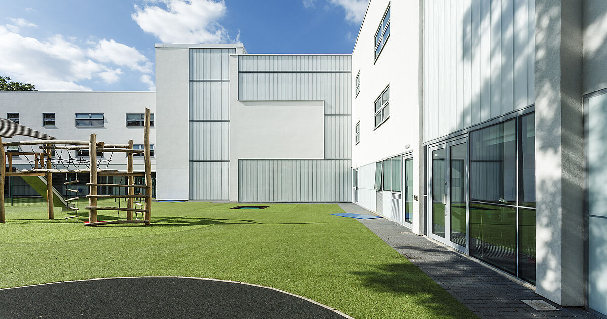 Queensmill School, London Glasfabrik Lamberts